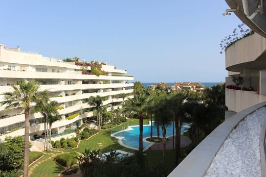 Apartment / Etagenwohnung in Playa Duque Marbella, Málaga