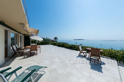 Villa à Vis, Town of Vis