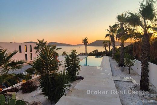 아파트 / Rogoznica, Rogoznica Općina