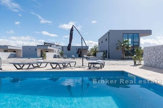 Villa for sale in Vir