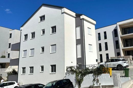 Villa Rogoznica, Rogoznica Općina