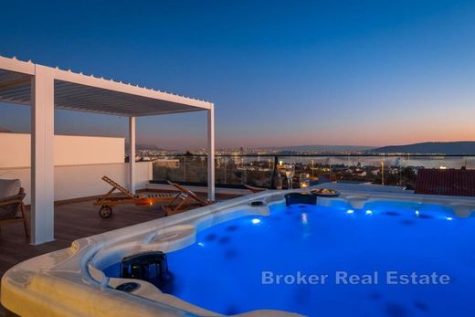 Villa in Kaštel Sućurac, Kaštela