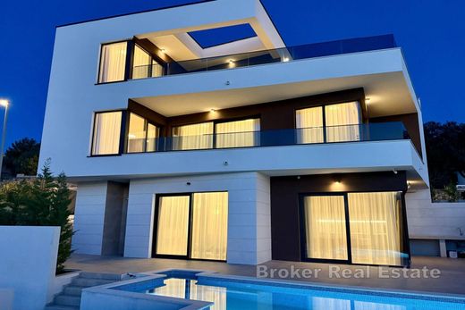 Villa a Rogoznica, Rogoznica Općina