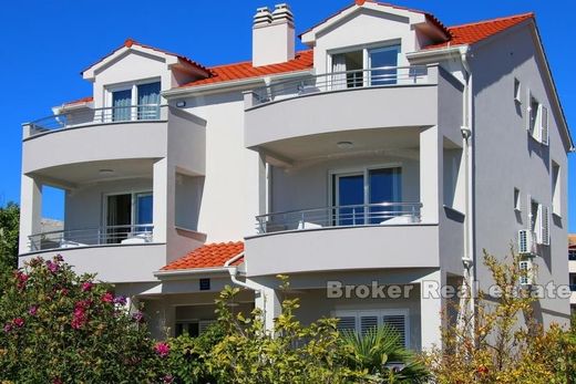 Villa Rogoznica, Rogoznica Općina