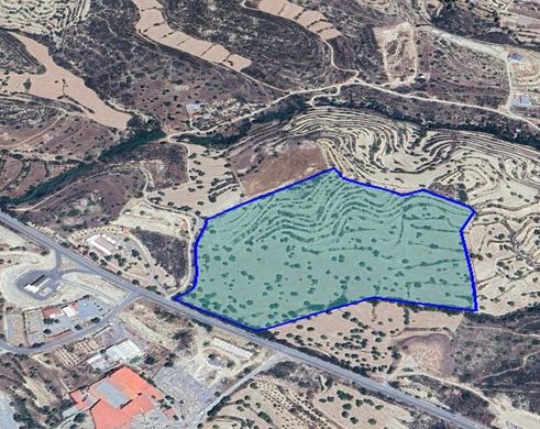 Land for sale in Paramýtha