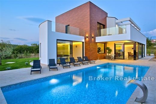 Villa for sale in Poreč