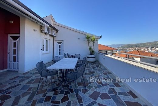 Villa Trogir, Grad Trogir