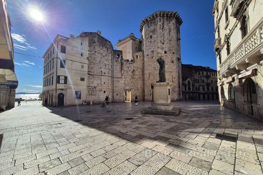 Ufficio a Spalato, Grad Split