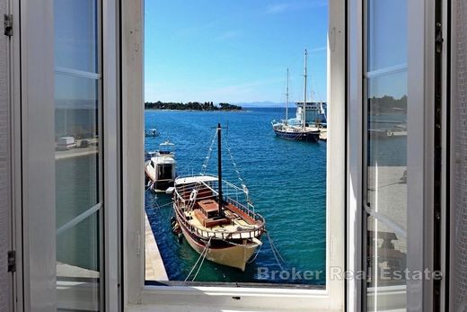 Brac, Split-Dalmatiaのアパートメント