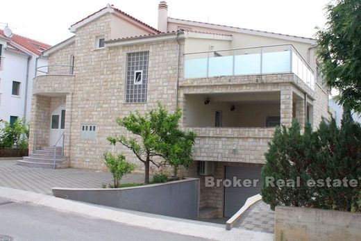 Villa in Kaštel Sućurac, Kaštela