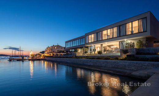 Villa in Sibenik, Veliki Grđevac