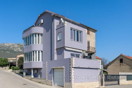 빌라 / Kaštel Sućurac, Kaštela