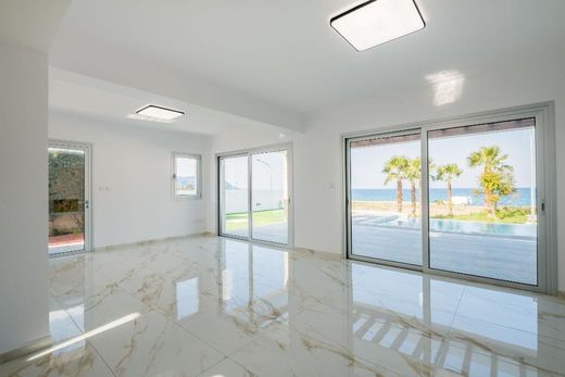 Villa for sale in Neo Chorio