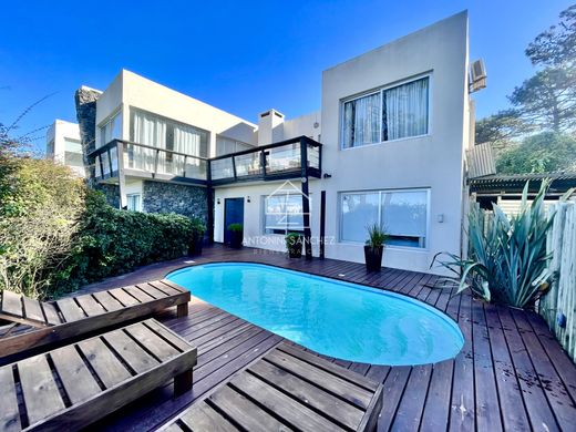 Detached House in La Barra, San Carlos