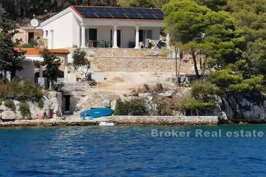 Villa in Strižnja, Sibenik-Knin