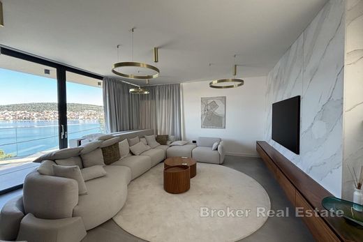 Willa w Čiovo, Grad Trogir