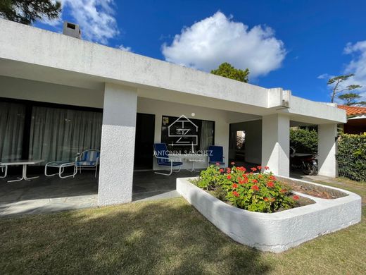 Detached House in Punta del Este, Punta Del Este
