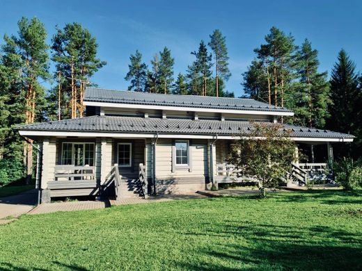 Casa de lujo en Berezhok, Leningrad Oblast