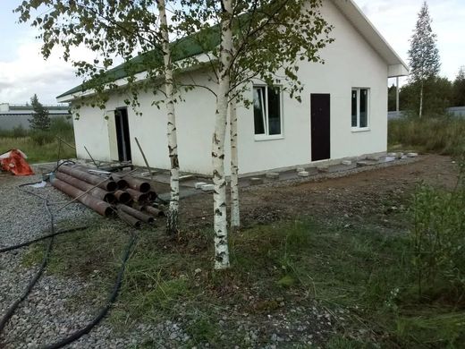 Terrain à Ul’yanovka, Leningrad Oblast