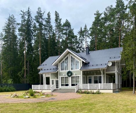 Luxury home in Zapol’ye, Leningrad