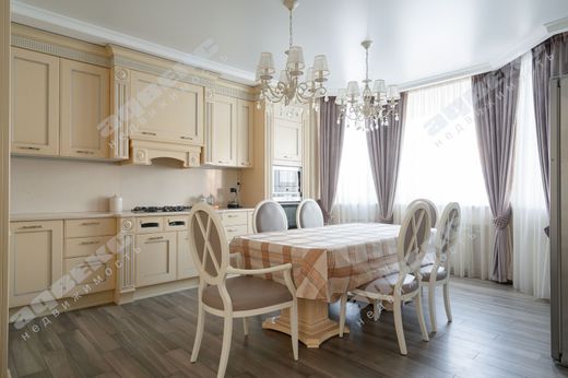 Apartment in Kuz'molovskiy, Leningrad