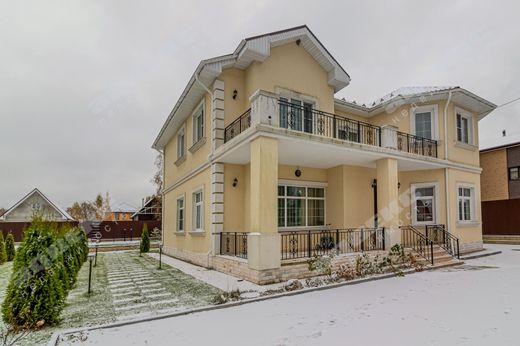 Maison de luxe à Maloye Karlino, Leningrad Oblast