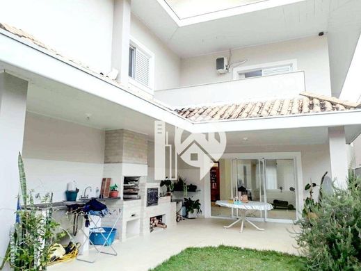 Villa - Jacareí, São Paulo