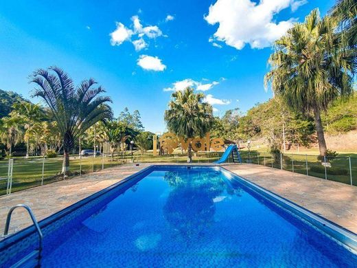 Casa de campo en Santa Branca, São Paulo