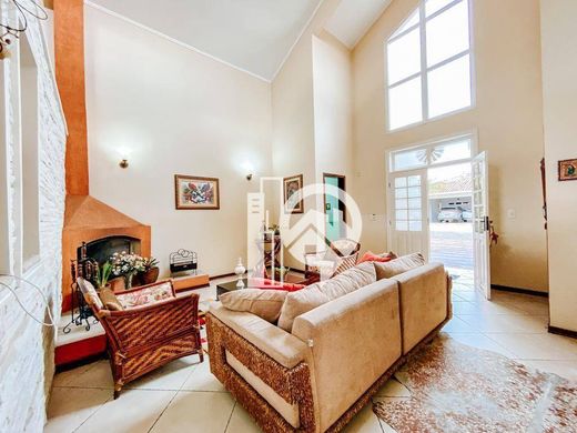 Βίλα σε Jacareí, São Paulo