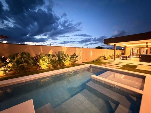Villa à São José dos Campos, São Paulo
