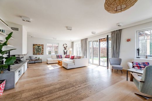 Villa in Sint-Genesius-Rode, Flemish Brabant Province