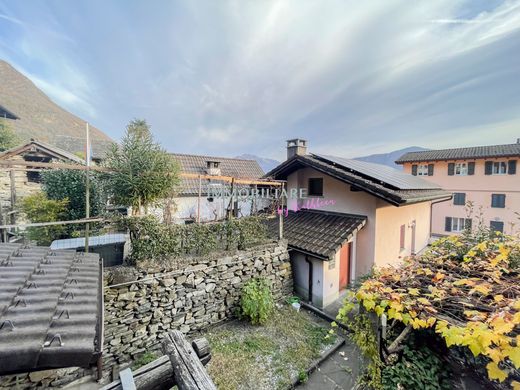 Luxe woning in Agarone, Locarno District