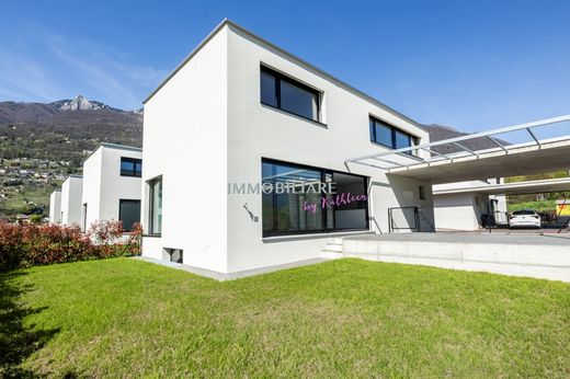 Luxury home in Cugnasco, Locarno District