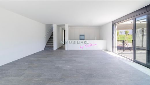 Luxury home in Cugnasco, Locarno District