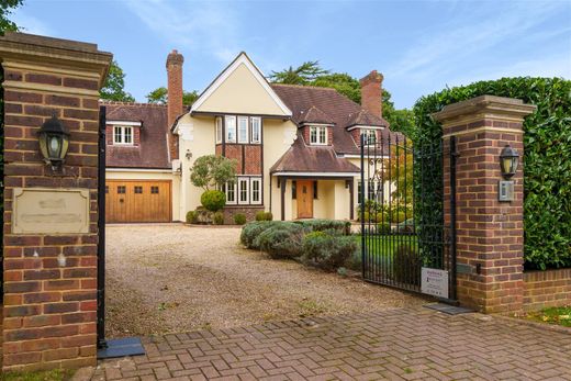 Detached House in Kingswood, Surrey