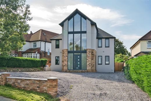 Detached House in Lower Kingswood, Surrey
