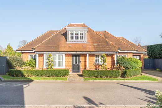 Частный Дом, Tadworth, Surrey