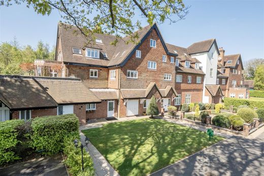 Apartment / Etagenwohnung in Kingswood, Surrey