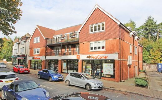 Apartment in Kingswood, Surrey