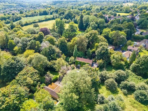 Detached House in Banstead, Surrey