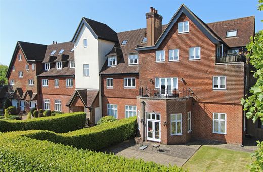 Kingswood, Surreyのアパートメント