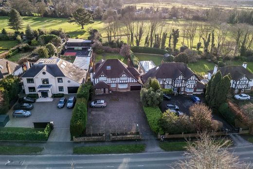 Detached House in Banstead, Surrey