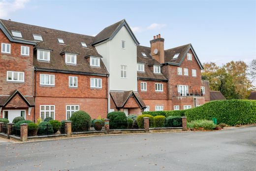 Apartment / Etagenwohnung in Kingswood, Surrey