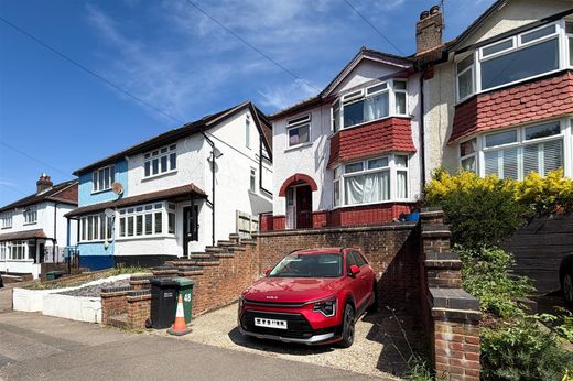 Mehrfamilienhaus in Tadworth, Surrey