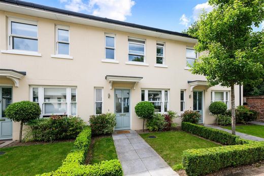 Terraced house in Walton on the Hill, Surrey