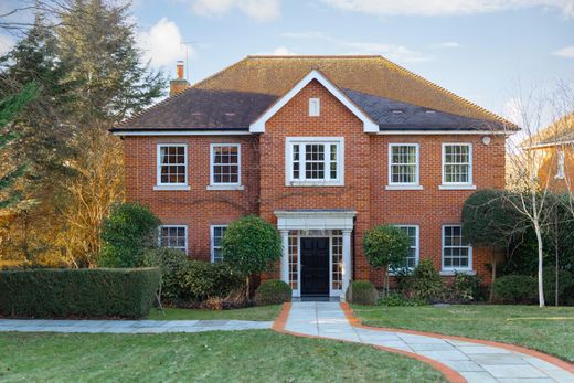 Detached House in Chipstead, Surrey