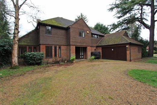 Detached House in Esher, Surrey