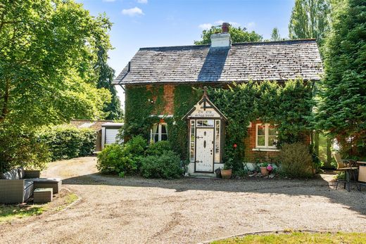 بيت مستقل ﻓﻲ Headley, Hampshire