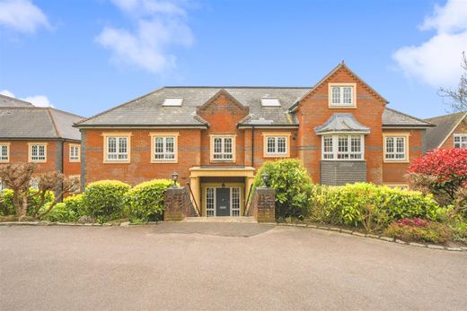 Apartment in Tadworth, Surrey