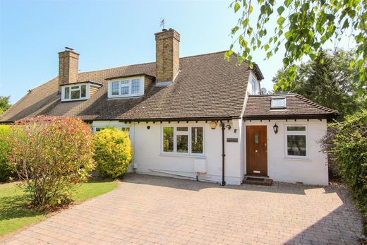 Twee-onder-een-kapwoning in Chipstead, Surrey